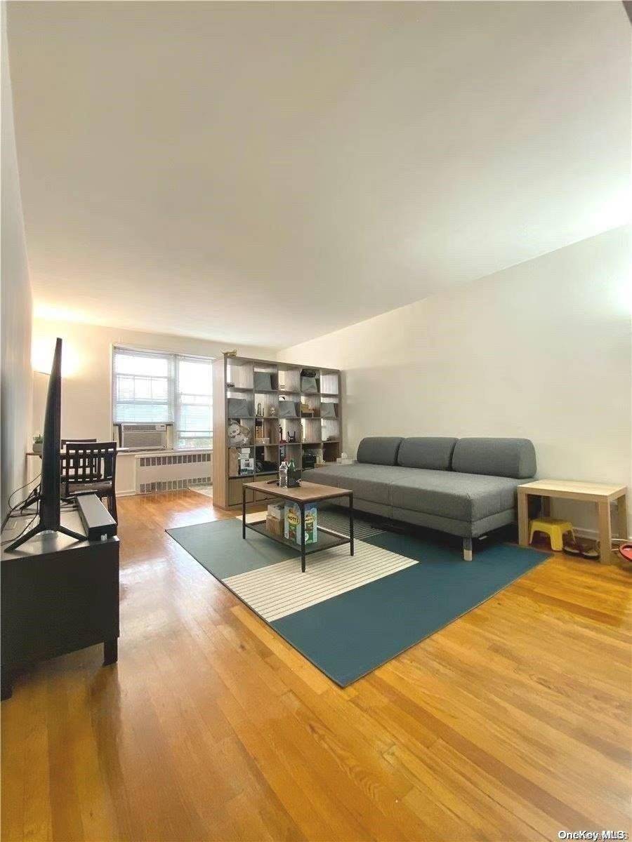 Rego Park, NY 11374,85-04 63rd DR #1F1