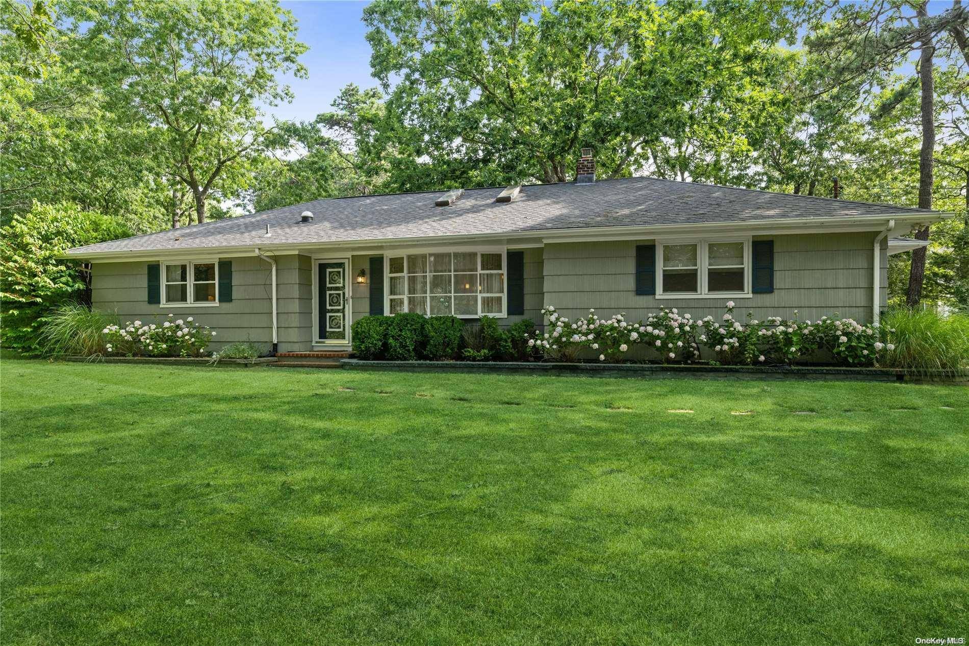 Hampton Bays, NY 11946,52 Sherwood RD