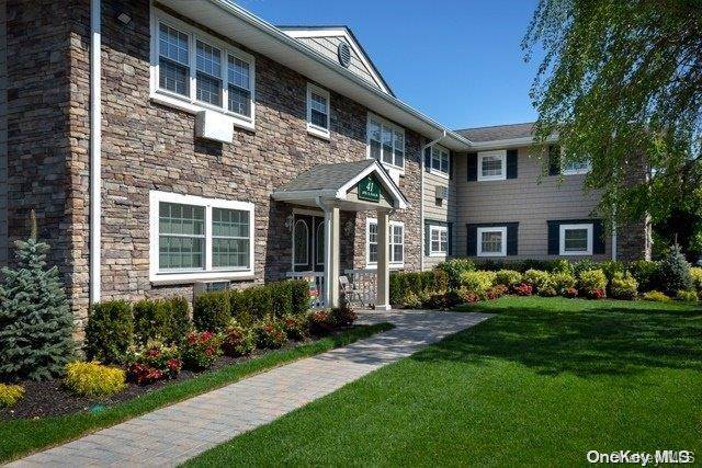 Deer Park, NY 11729,41 Lucille LN #7B