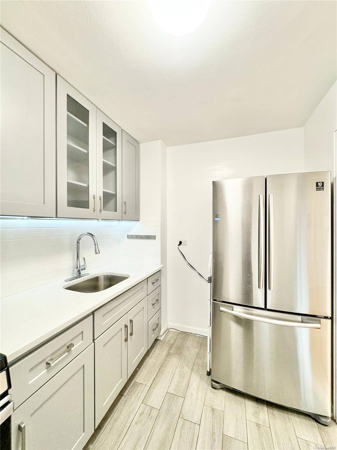 Elmhurst, NY 11373,8615 Broadway #4F