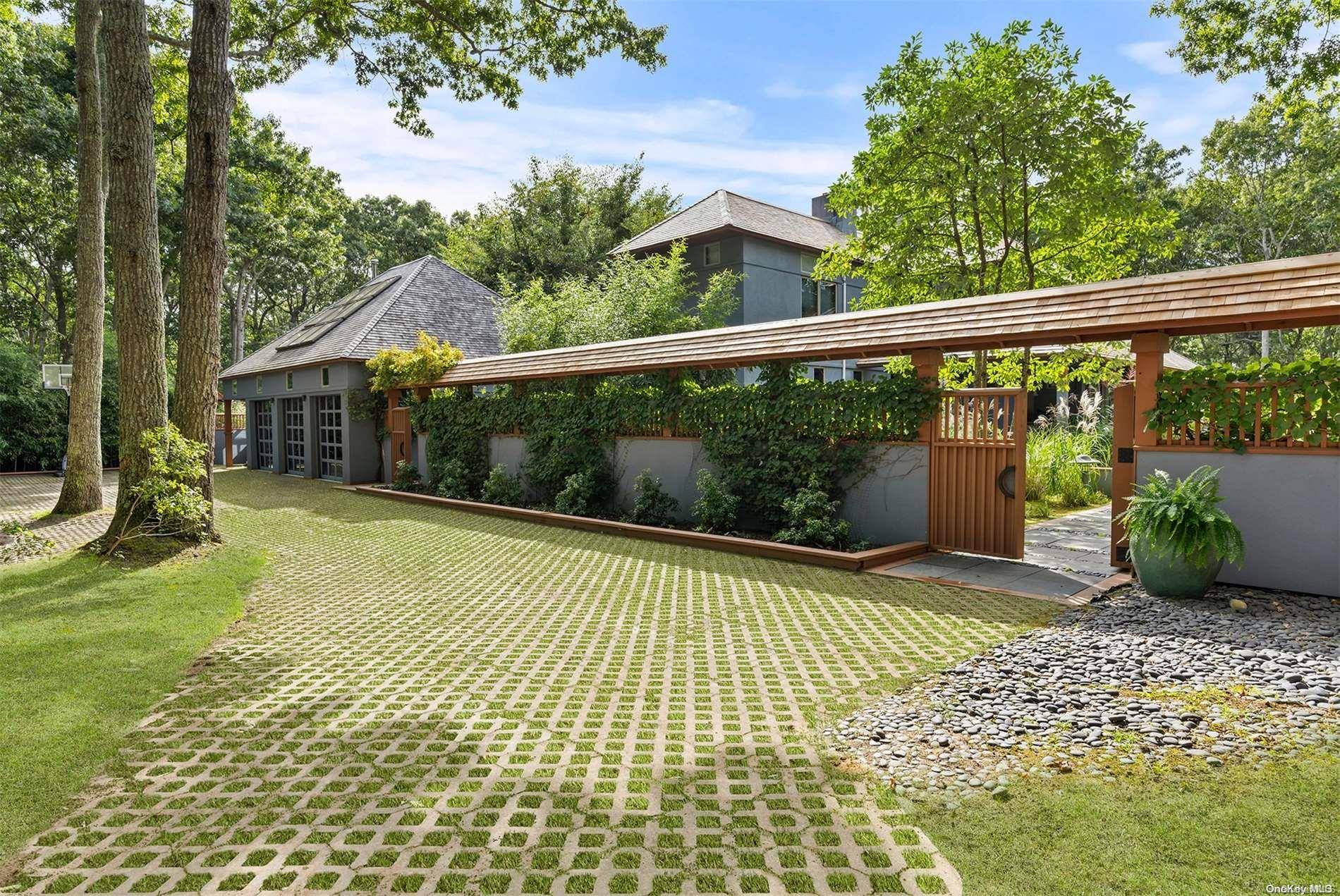 East Hampton, NY 11937,Address not disclosed