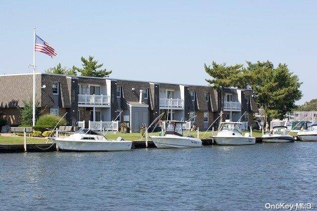 Patchogue, NY 11772,74 Mainsail DR #8-74