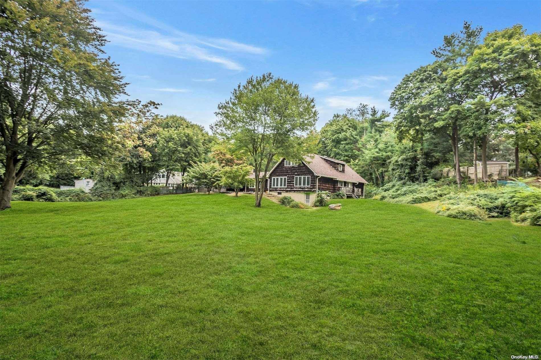 Huntington, NY 11743,3 Gnarled Hollow CIR