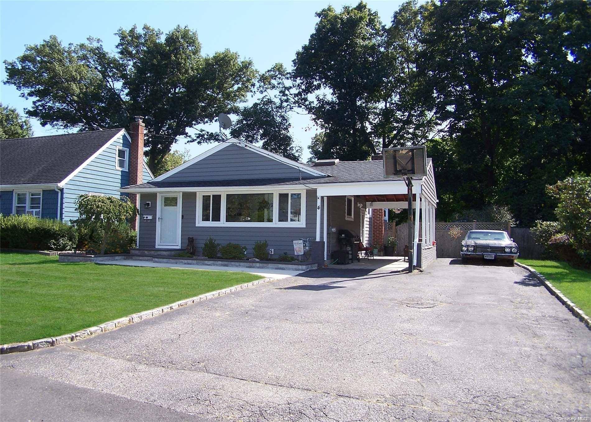 Huntington Station, NY 11746,4 Joshua ST