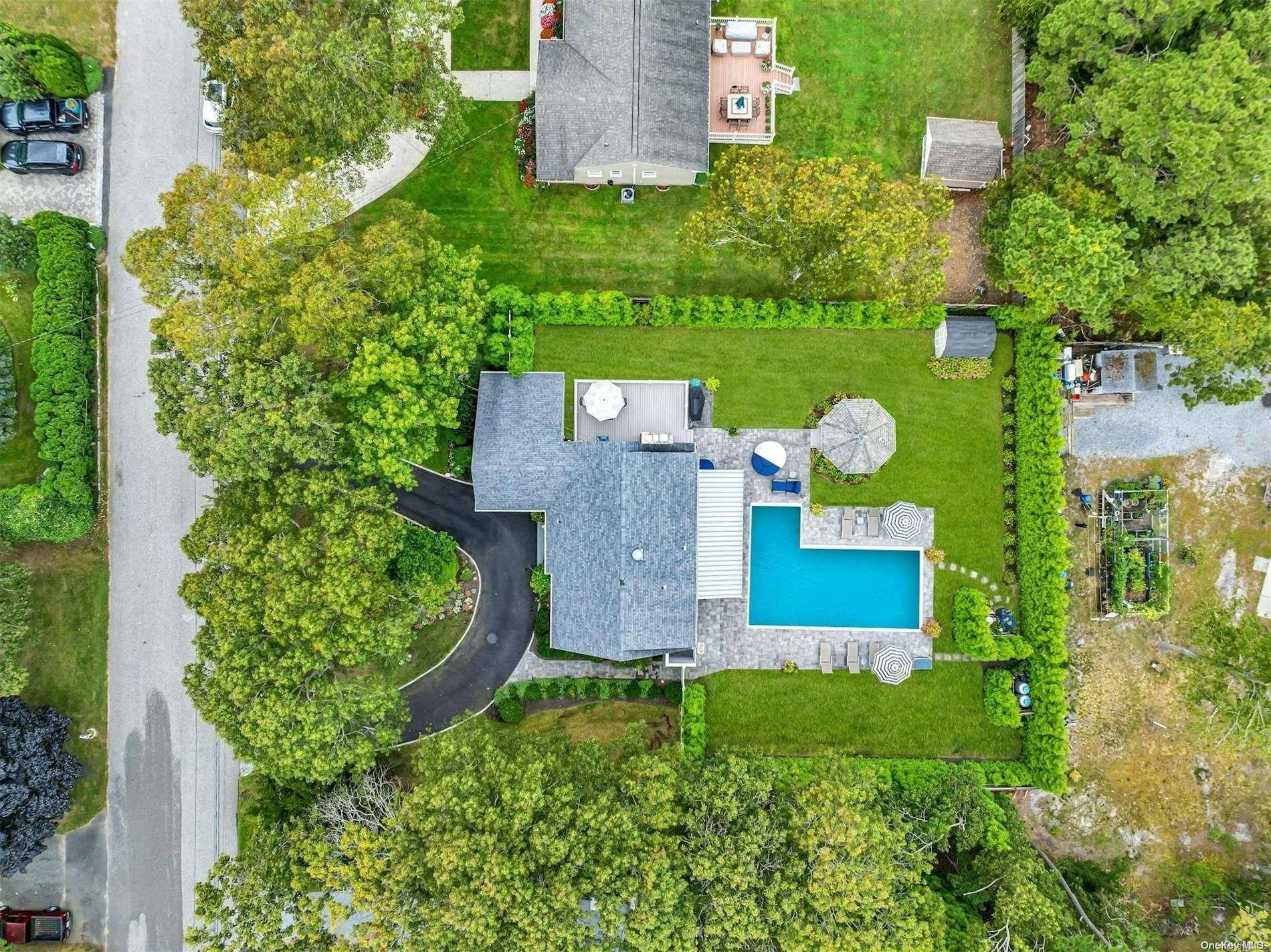 Hampton Bays, NY 11946,17 Lovell RD