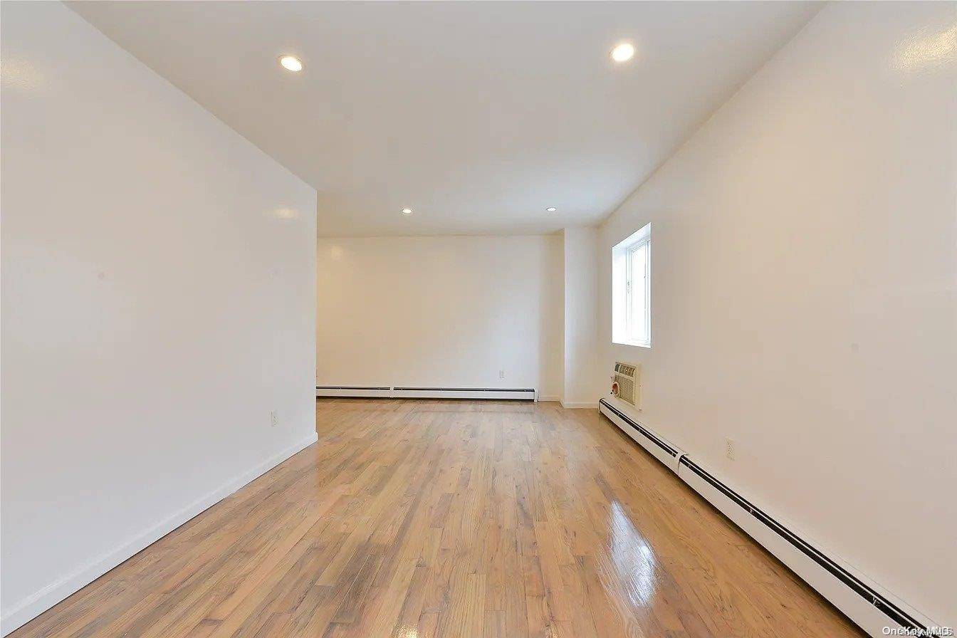 Jamaica, NY 11423,197-21 Carpenter AVE #2G