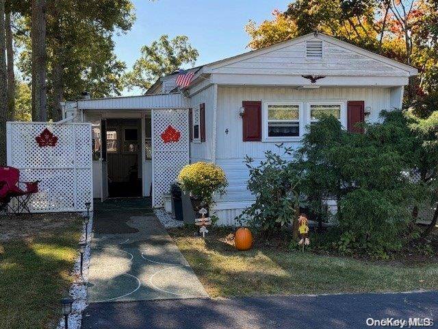 Calverton, NY 11933,703 Fresh Pond Ave AVE #4