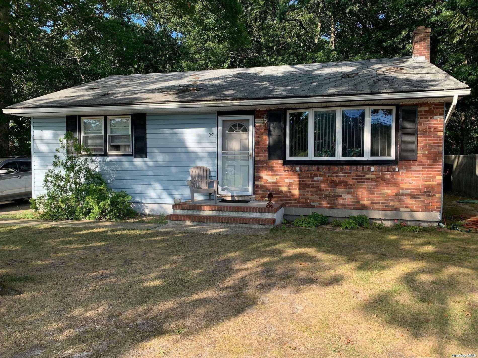 Riverhead, NY 11901,90 Horton AVE