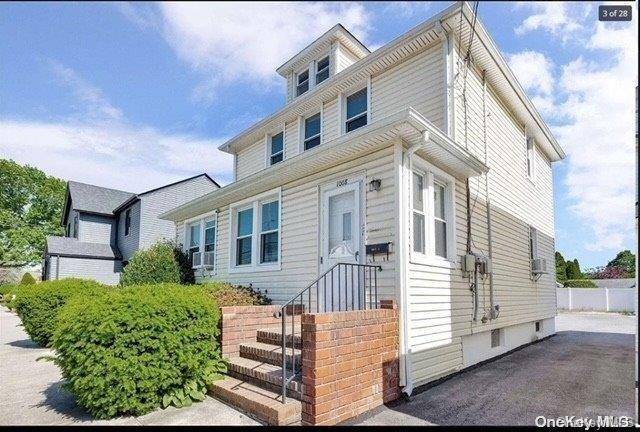 New Hyde Park, NY 11040,1008 5th AVE #1st Fl