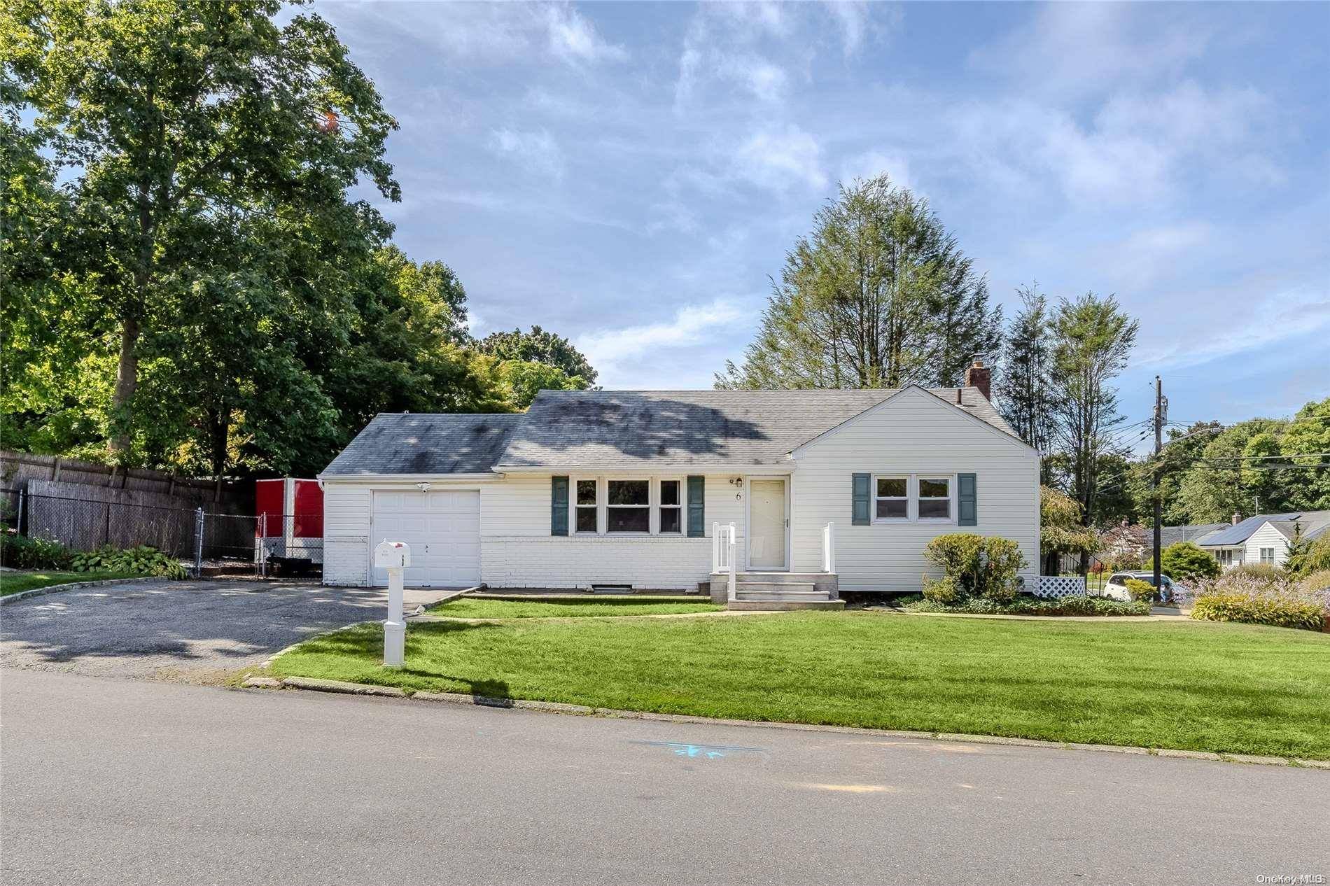 Huntington, NY 11743,6 Sligo AVE