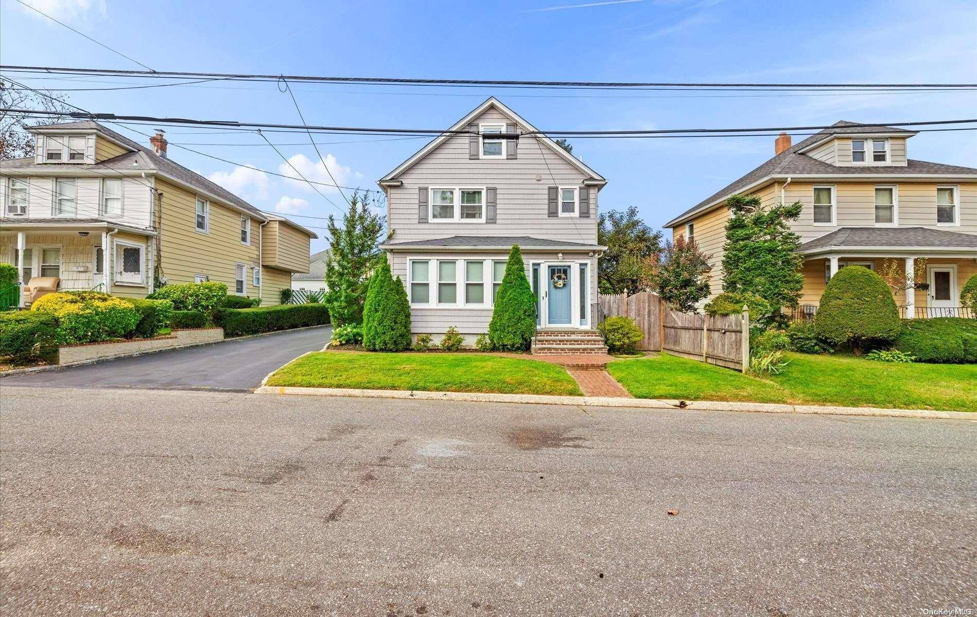 Glen Cove, NY 11542,11 Miller ST