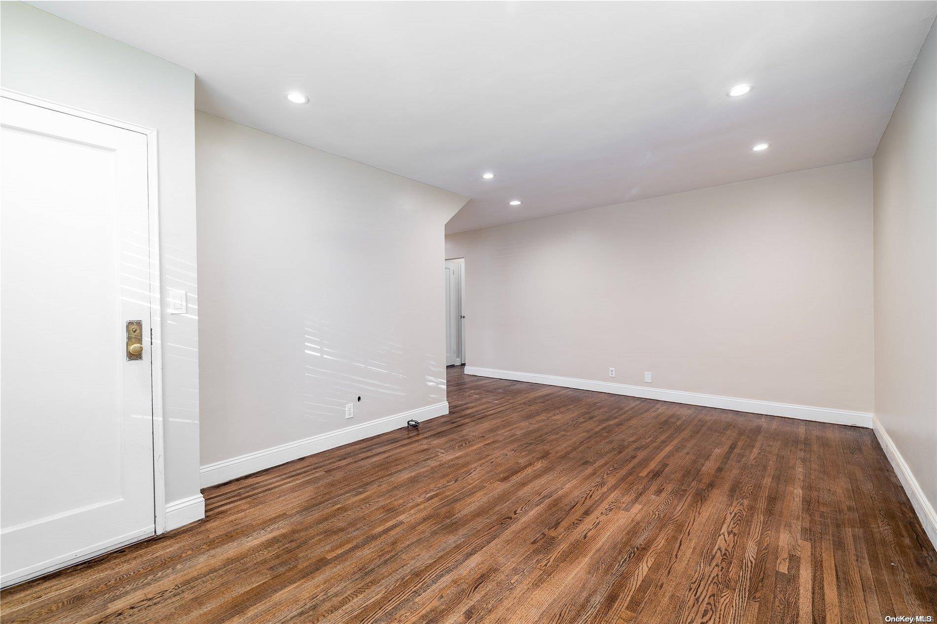 Rockville Centre, NY 11570,1 N Lewis PL #1A