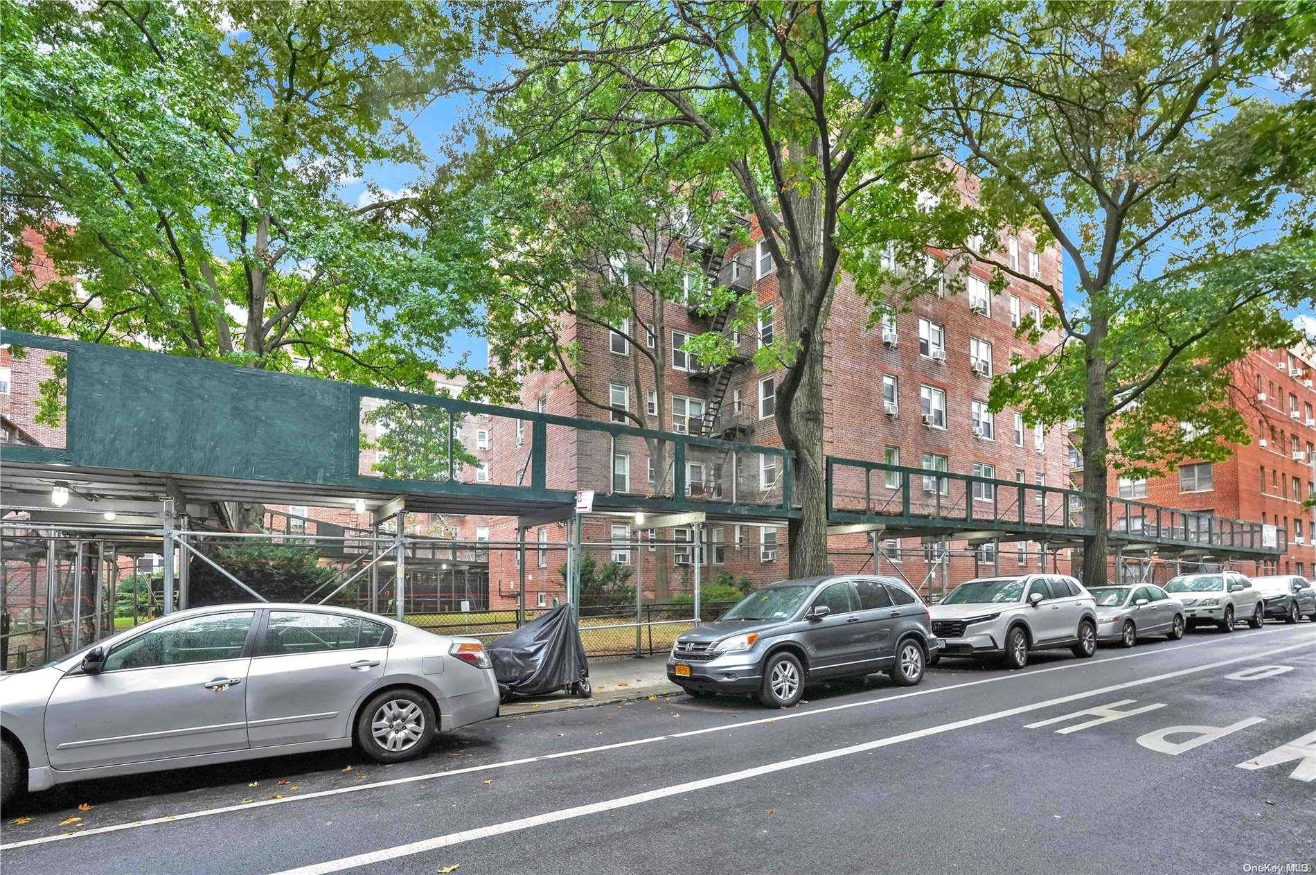 Jackson Heights, NY 11372,35-40 75th ST #1B