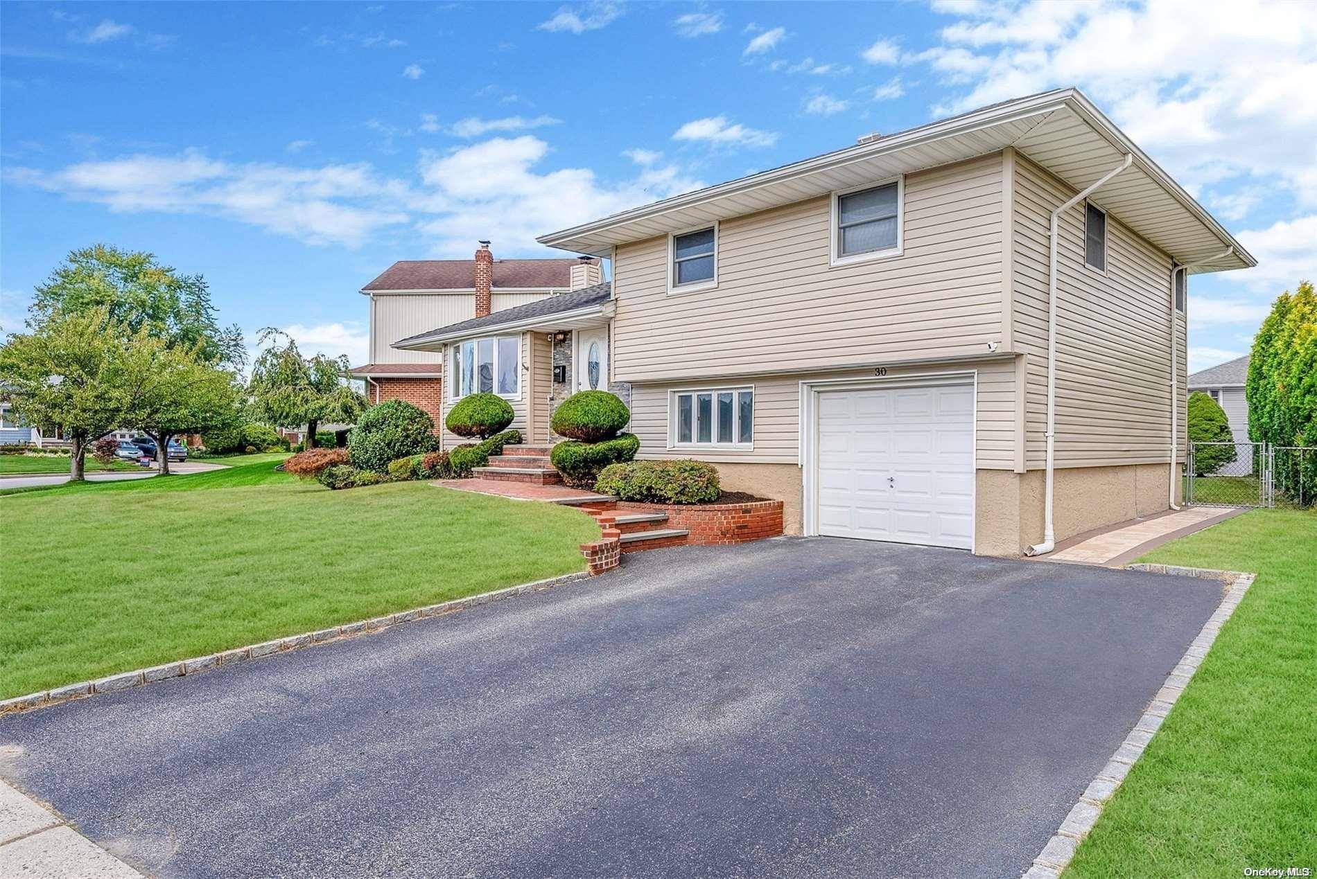 Plainview, NY 11803,30 Spector LN