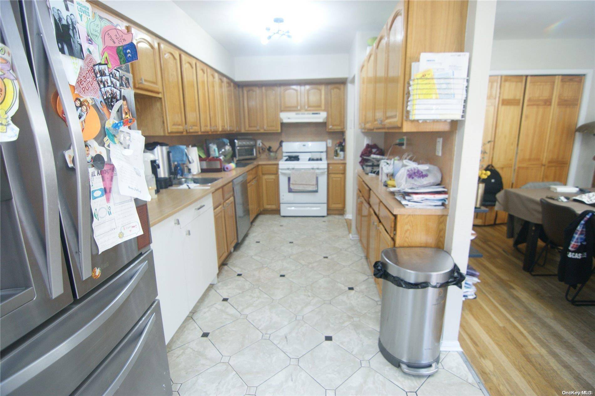 Flushing, NY 11367,70-37 Vleigh PL