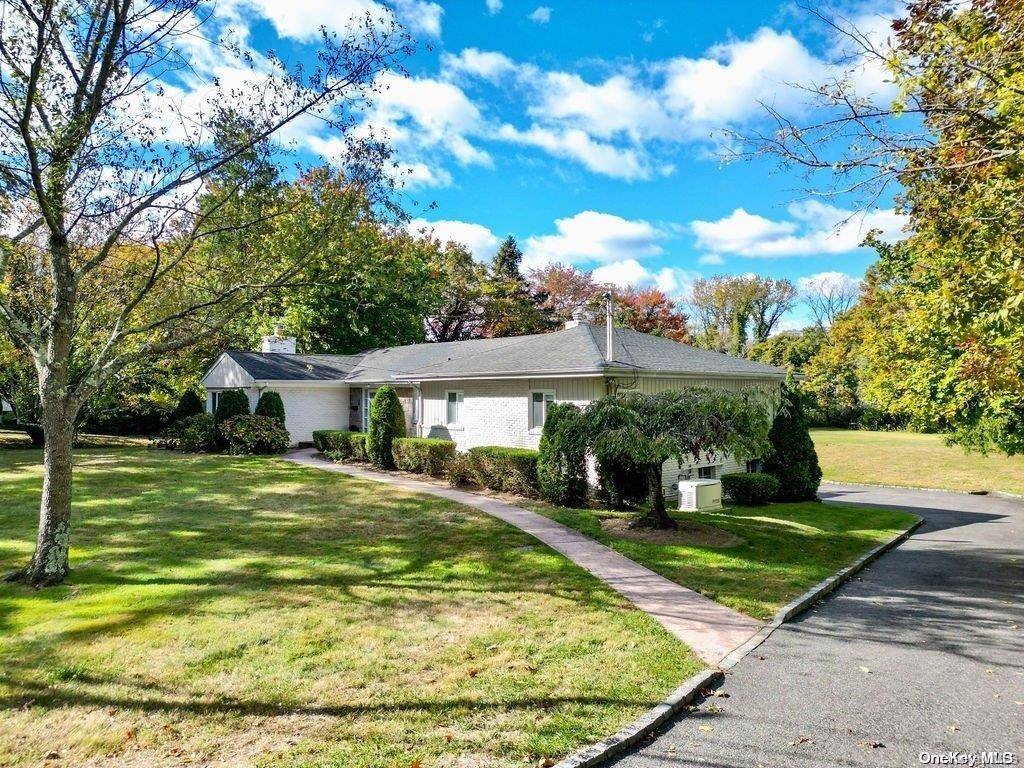 Great Neck, NY 11024,24 Hemlock DR