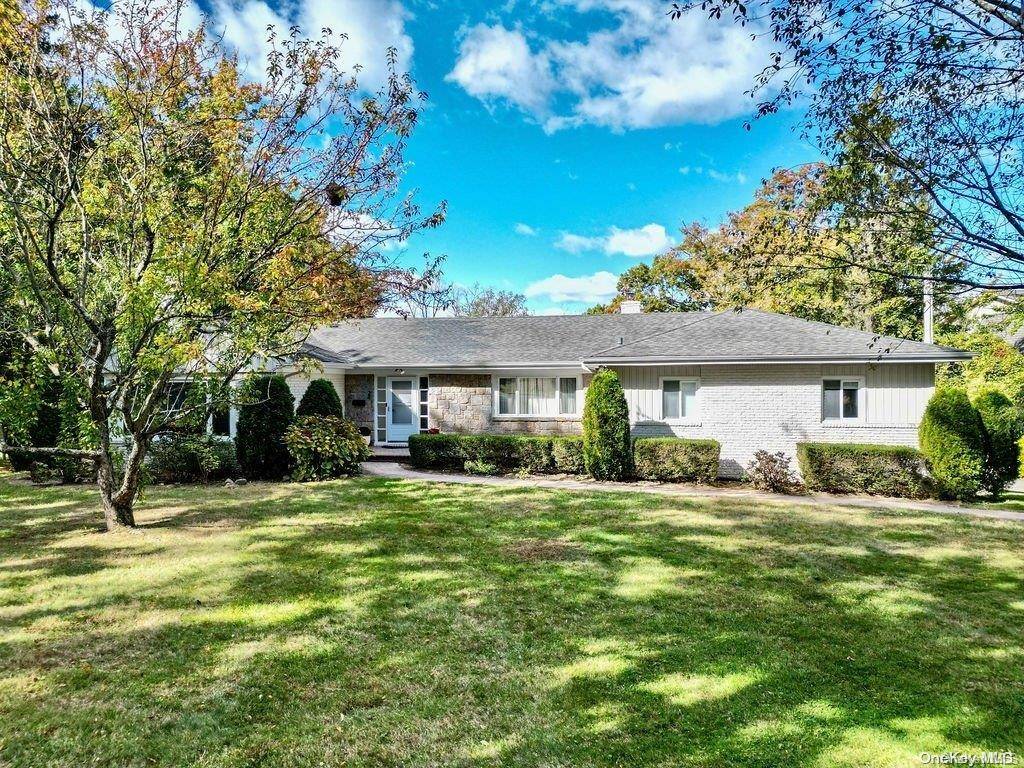 Great Neck, NY 11024,24 Hemlock DR