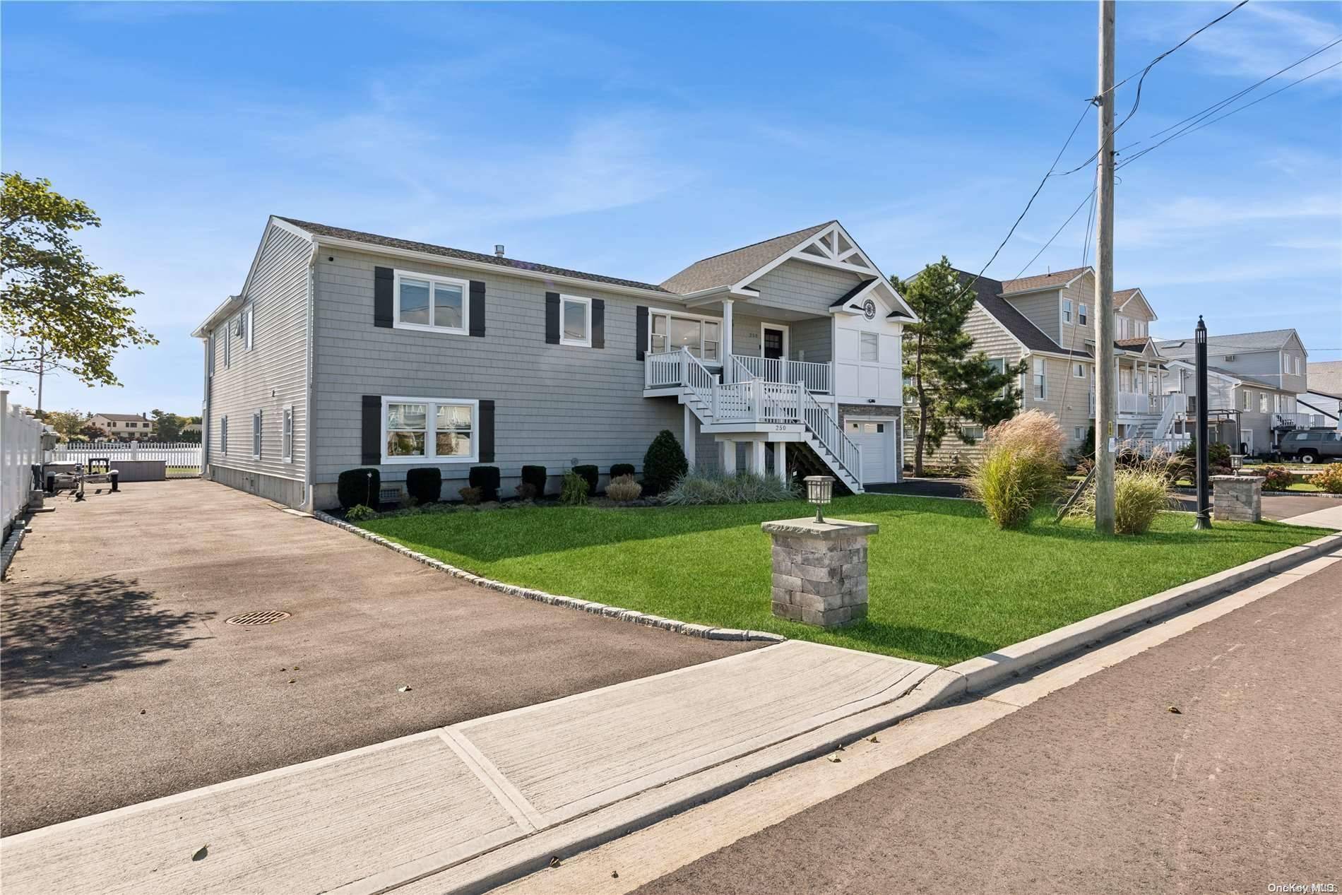 Lindenhurst, NY 11757,250 W Lido Promenade