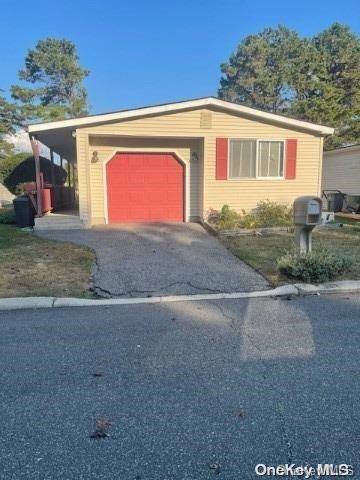 Manorville, NY 11949,132 W Village CIR #132