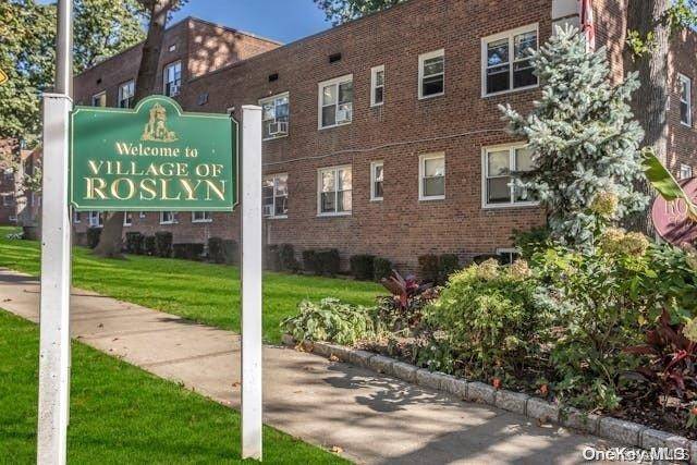 Roslyn Heights, NY 11577,91 Edwards ST #2A