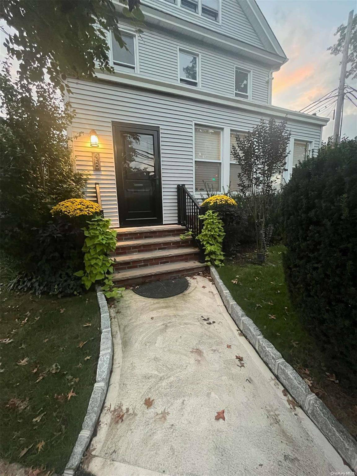 Floral Park, NY 11001,38 Plainfield AVE