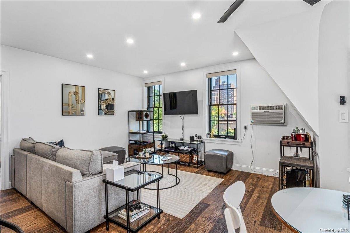 Forest Hills, NY 11375,1 Station Square #315