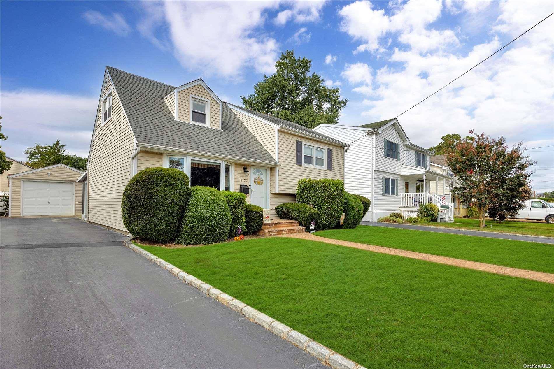 Wantagh, NY 11793,2172 Fir ST