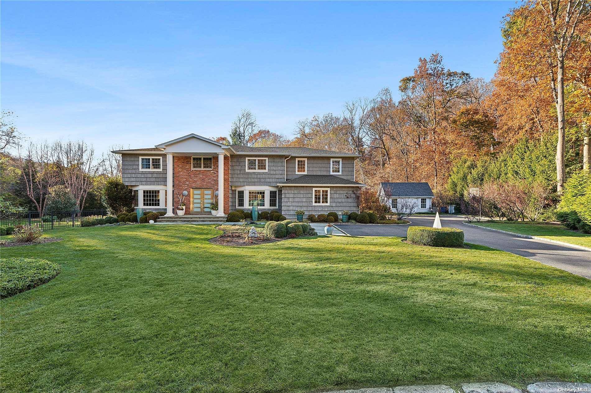 Huntington, NY 11743,9 Flower Hill CT