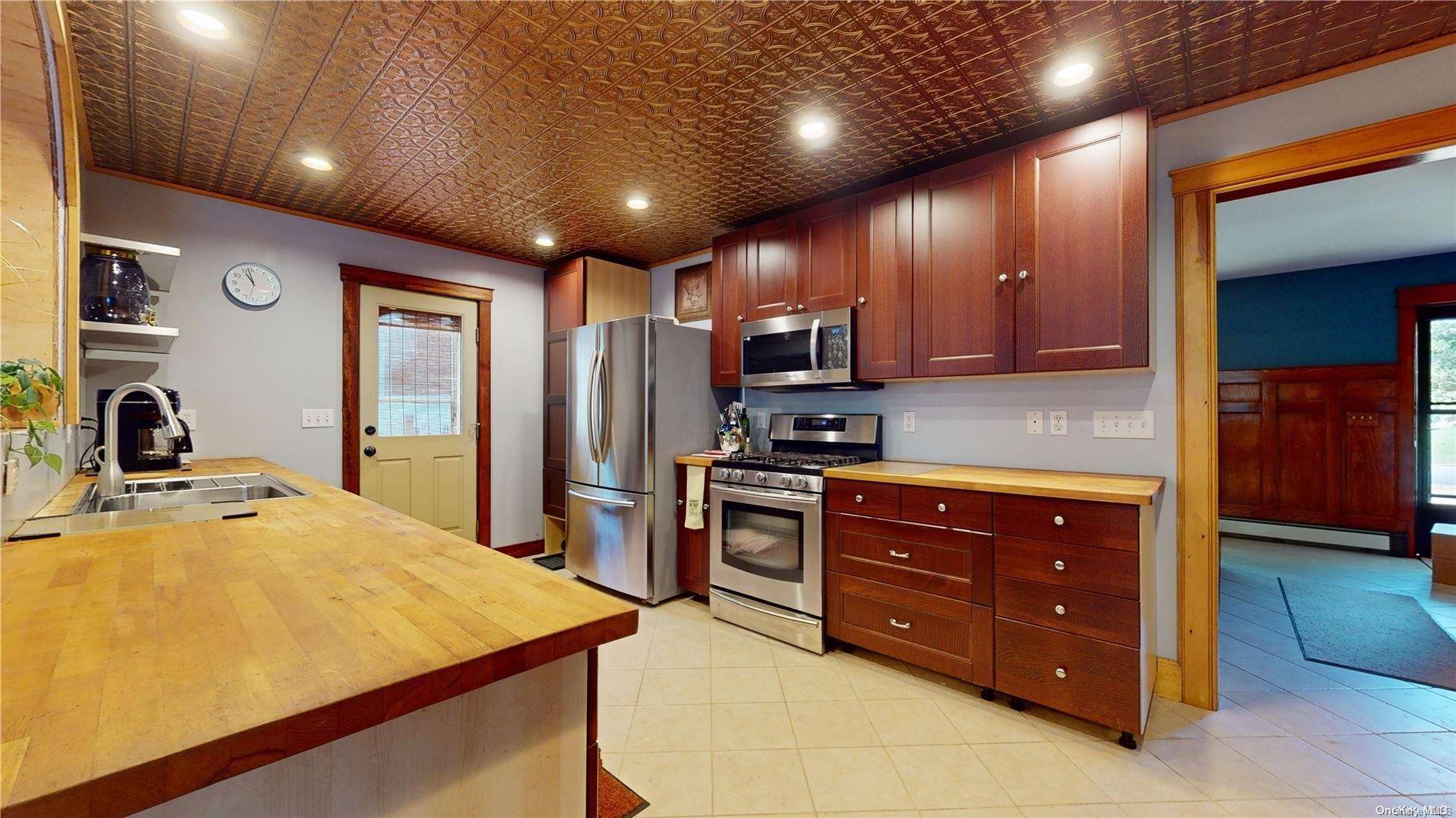 Remsenburg, NY 11960,16 Heather DR