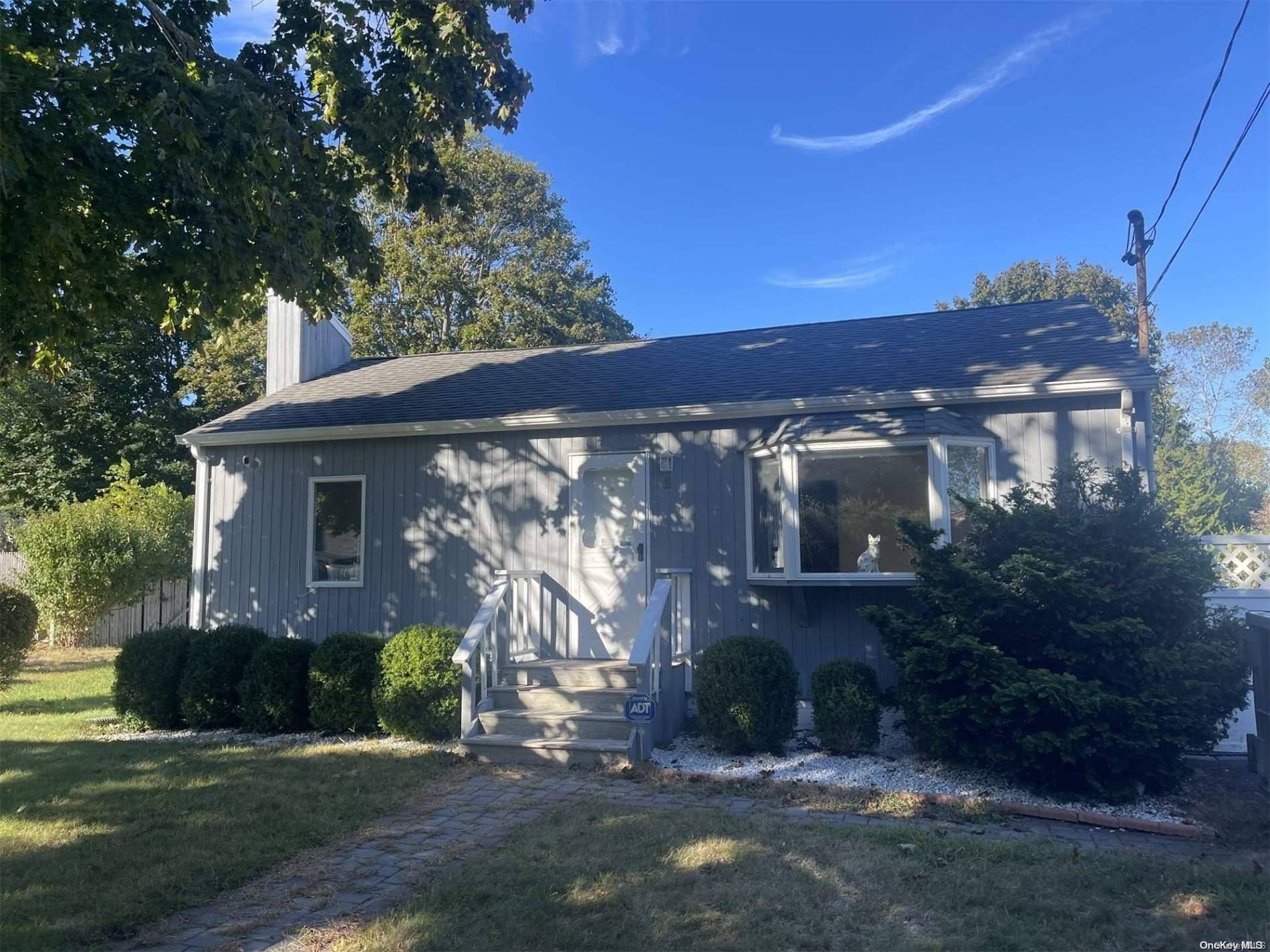 East Quogue, NY 11942,5 Hallock RD