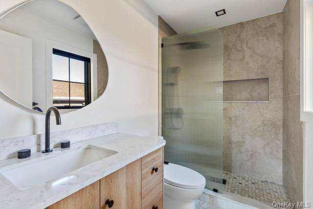 Levittown, NY 11756,9 Vista LN