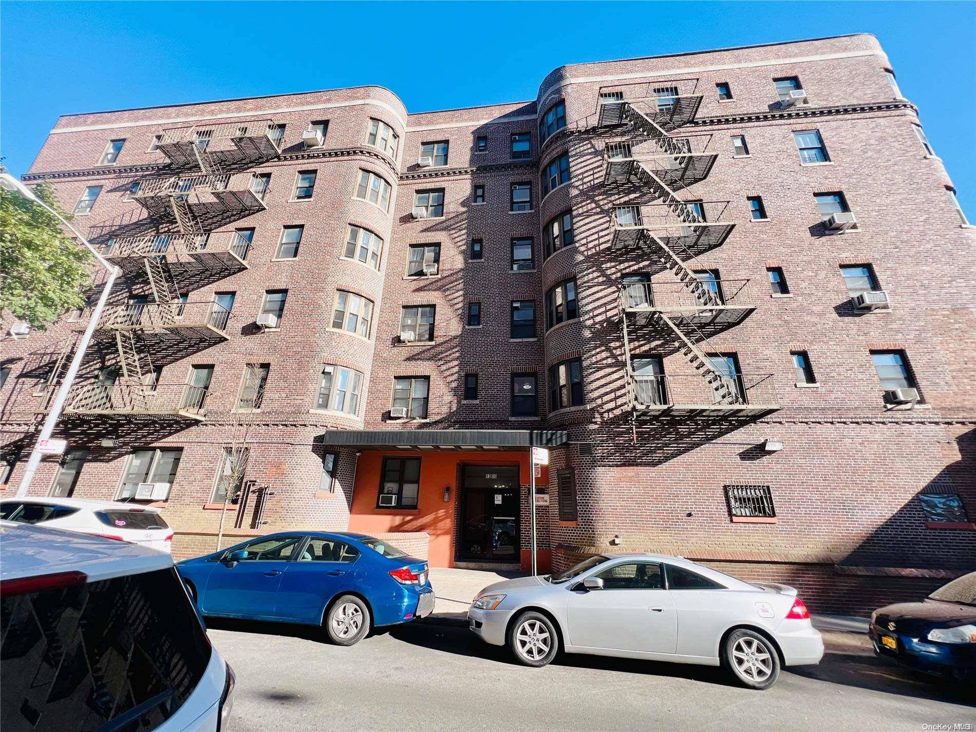 Elmhurst, NY 11373,83-06 Vietor Avenue #6