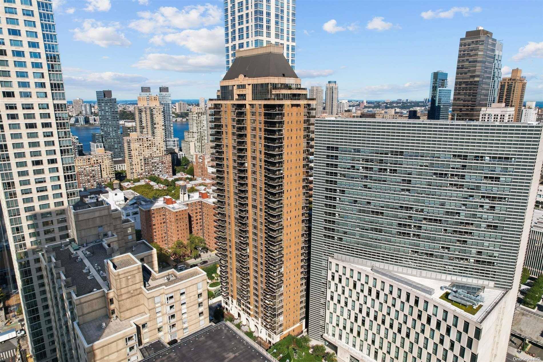 New York (manhattan), NY 10023,161 W 61st ST #8E