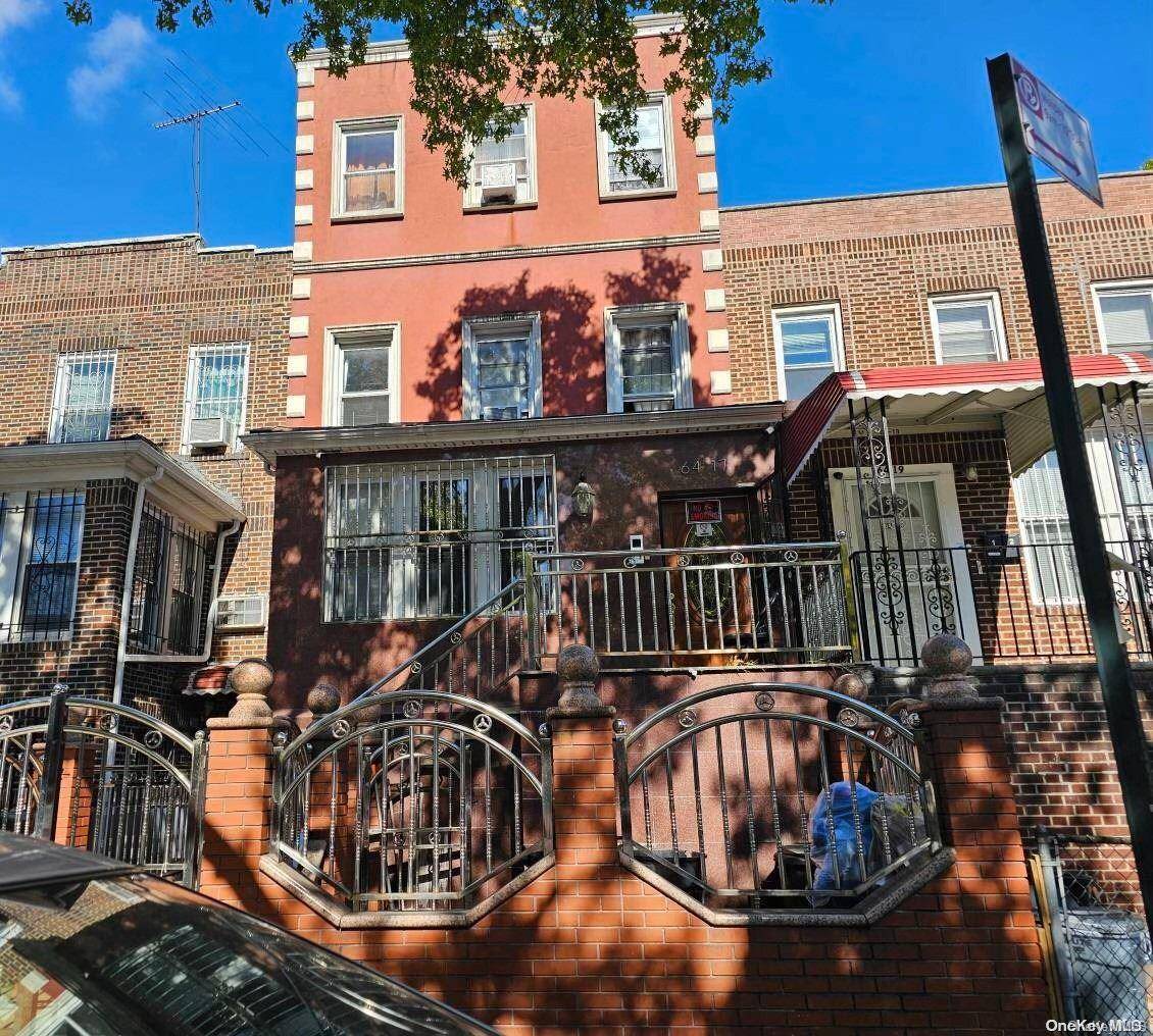 Sunnyside, NY 11104,64-17 35 AVE