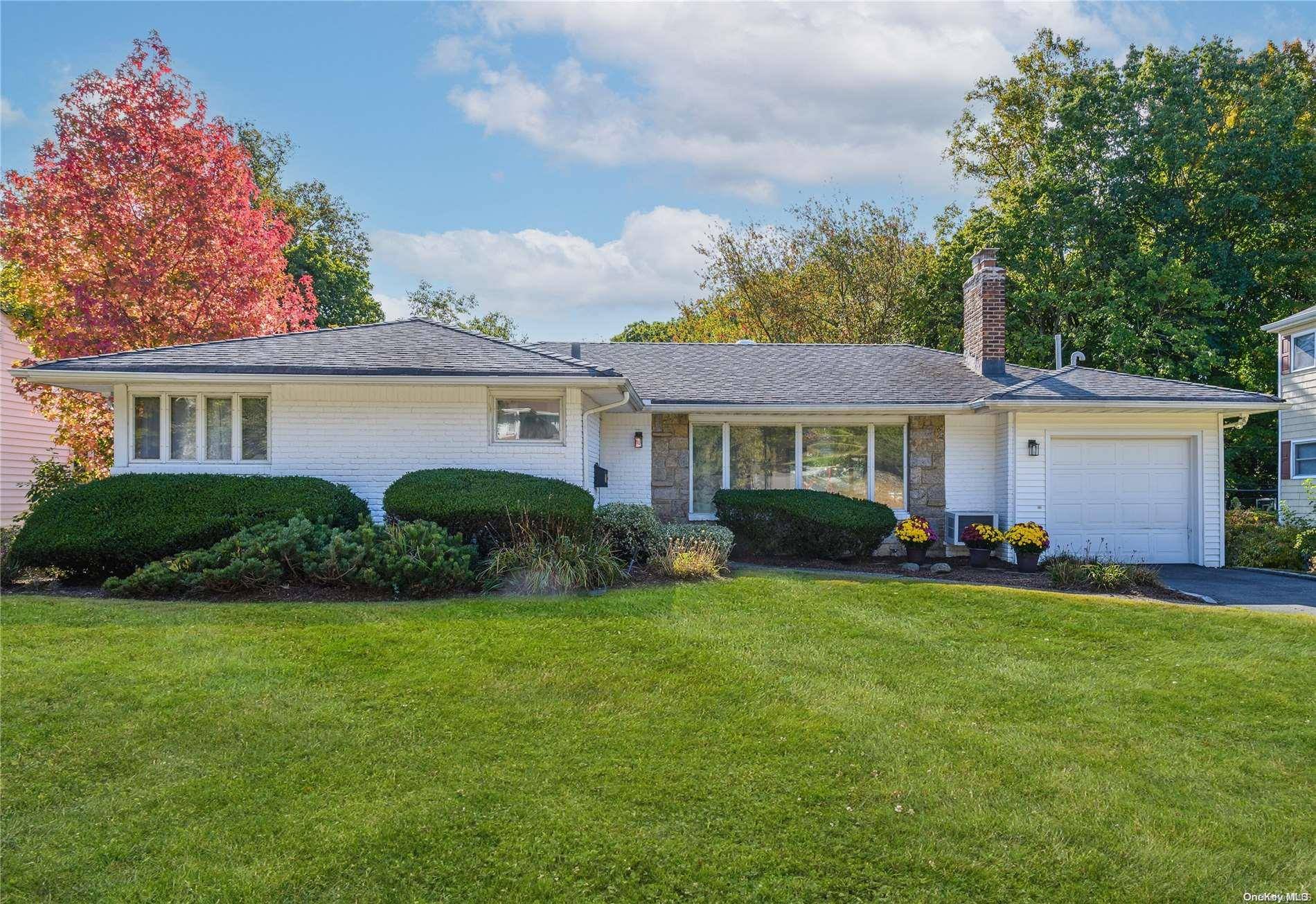 Port Washington, NY 11050,6 Jeannette DR