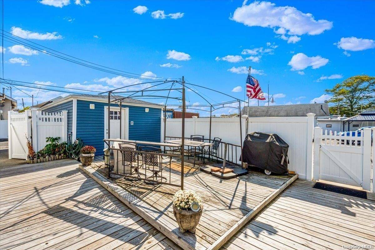 Howard Beach, NY 11414,99-23 Russell ST