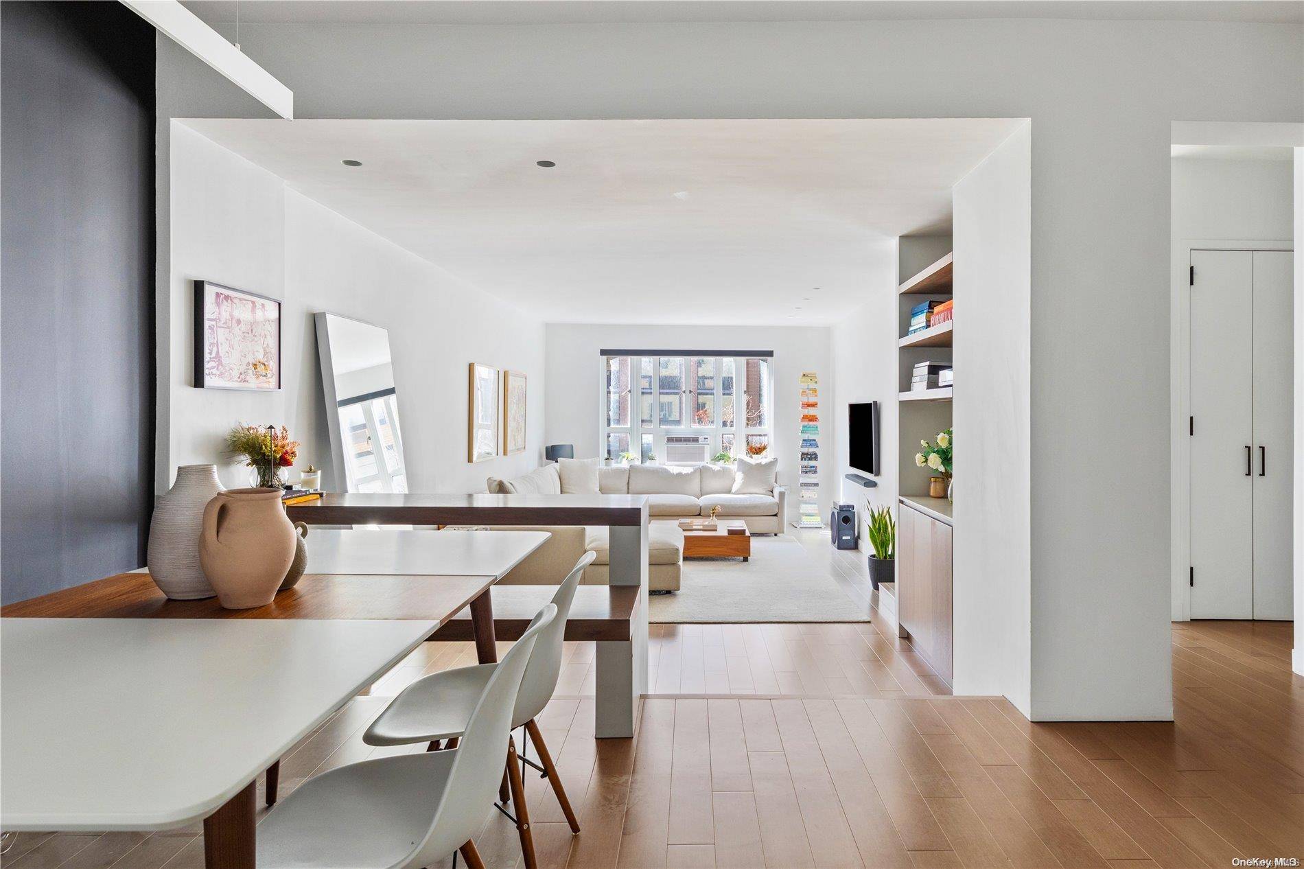 New York (manhattan), NY 10011,165 W 20th ST #3E