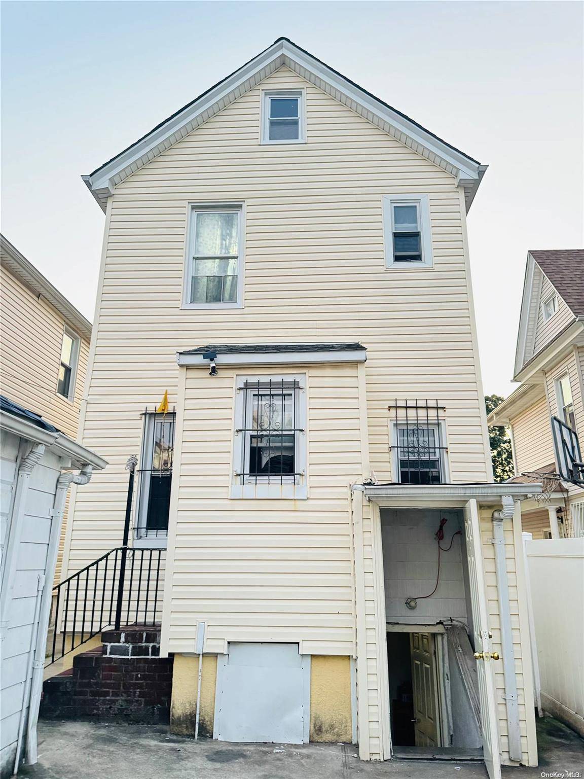 South Ozone Park, NY 11420,109-33 118th ST