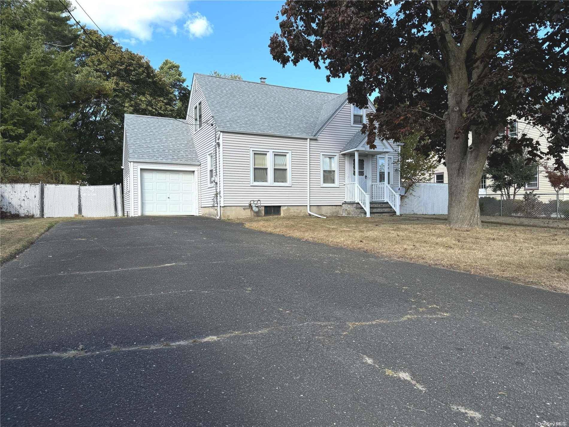 Central Islip, NY 11722,38 2nd AVE