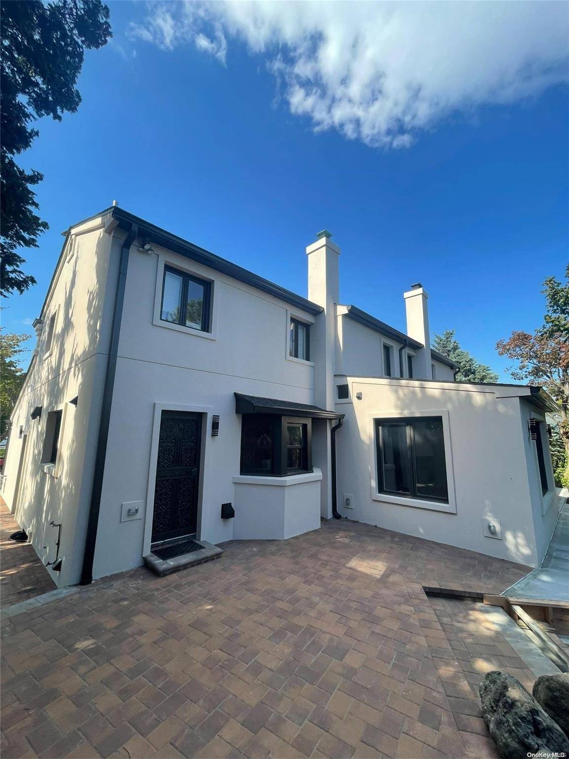 Manhasset Hills, NY 11040,12 Foxhurst CT