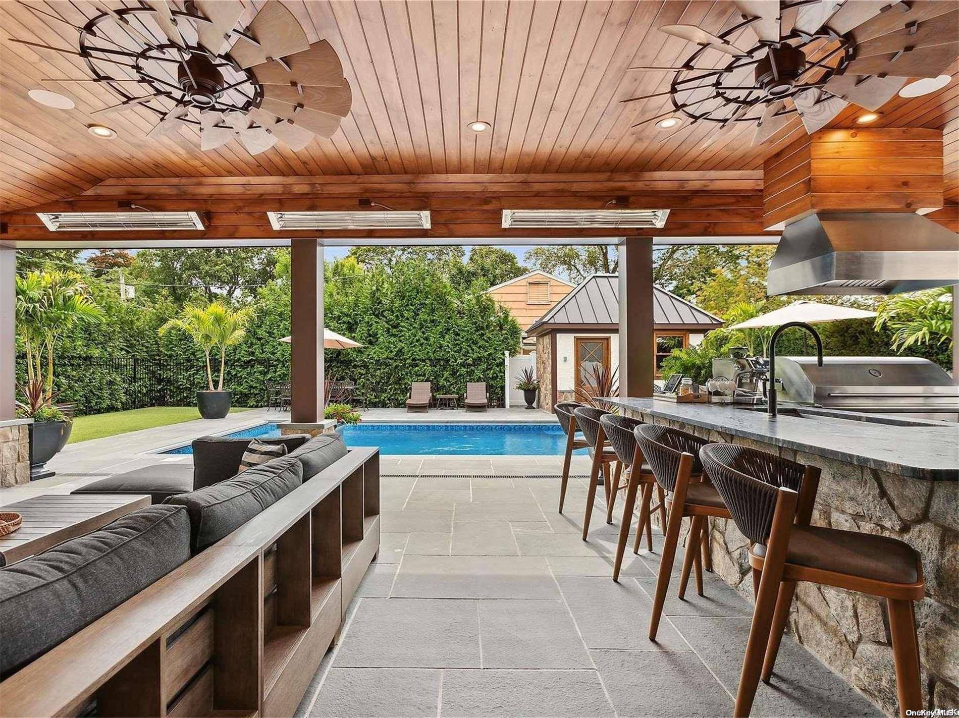 Rockville Centre, NY 11570,38 Royal Court