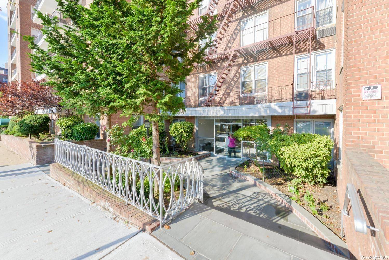 Forest Hills, NY 11375,67-50 Thornton PL #1M