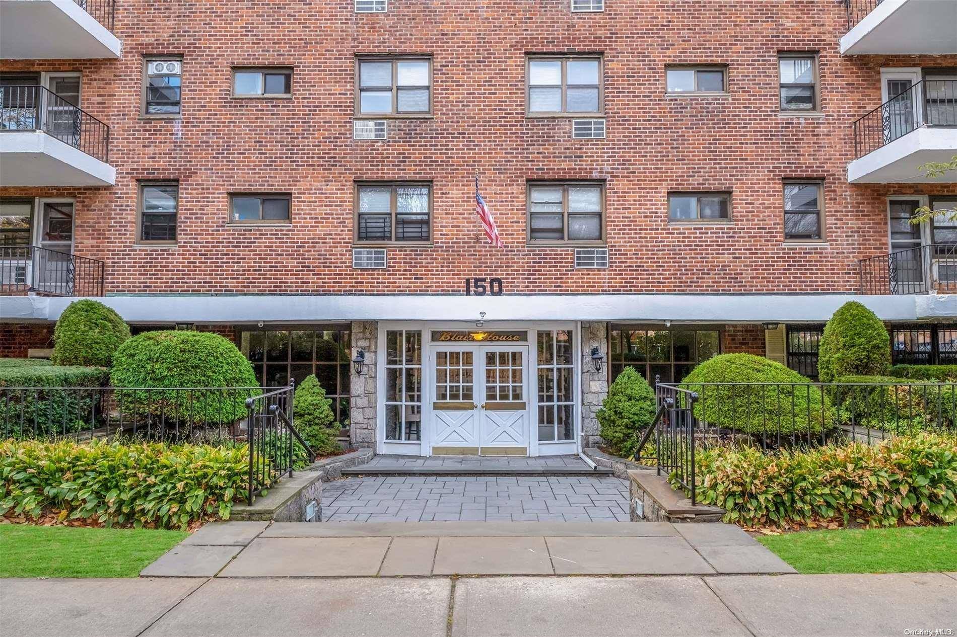 Freeport, NY 11520,150 S Ocean AVE #3F