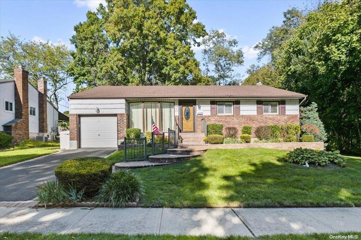 Old Bethpage, NY 11804,93 South Park DR