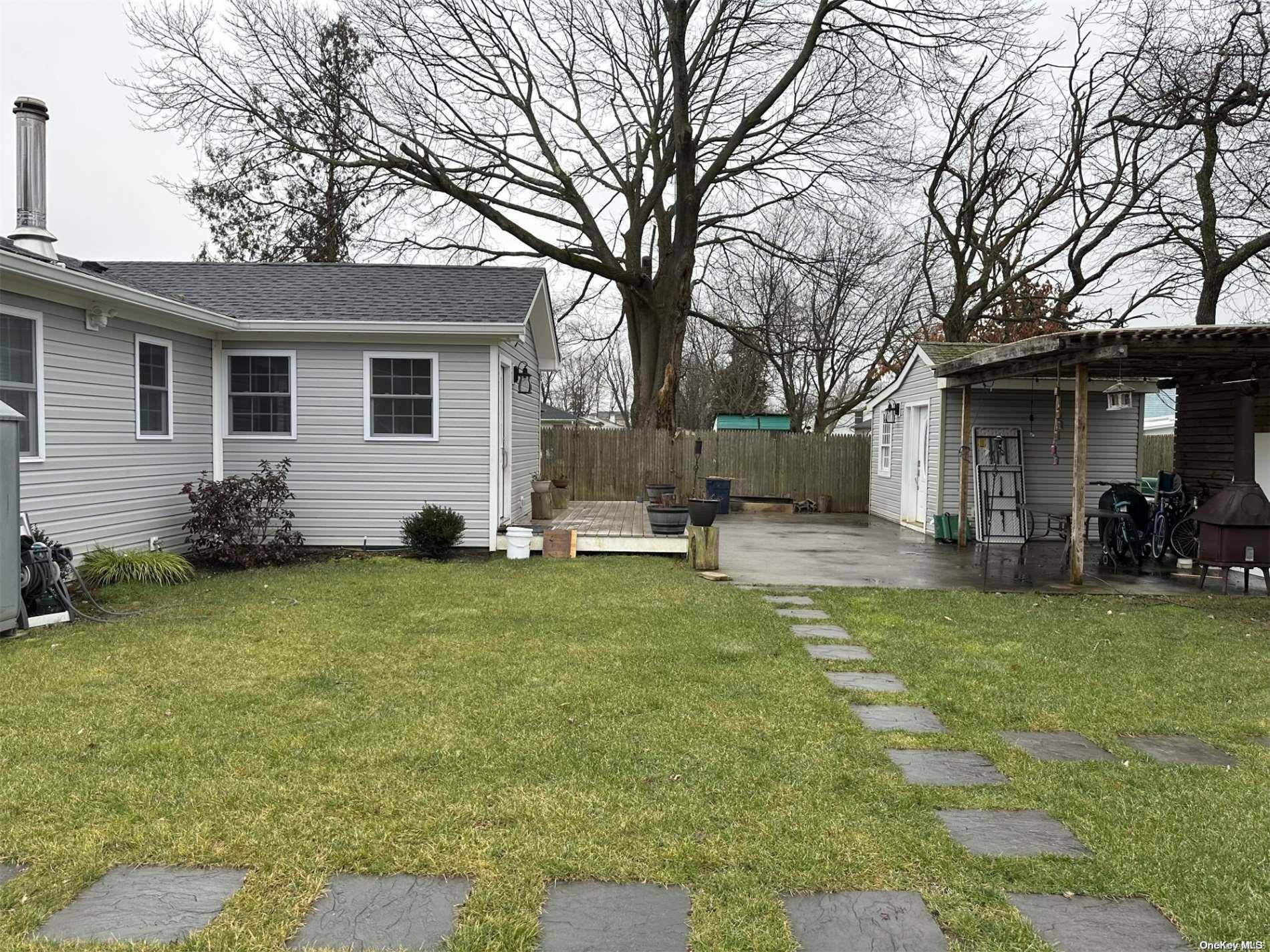 Bellport, NY 11713,862 Meade AVE