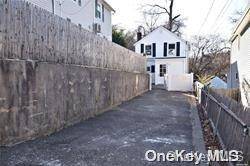 Oyster Bay, NY 11771,22a Pine DR