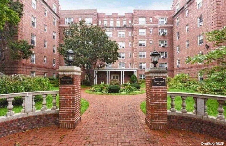 Forest Hills, NY 11375,77-35 113 ST #6L