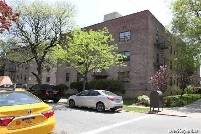 Kew Garden Hills, NY 11367,78-35 147 ST #1E