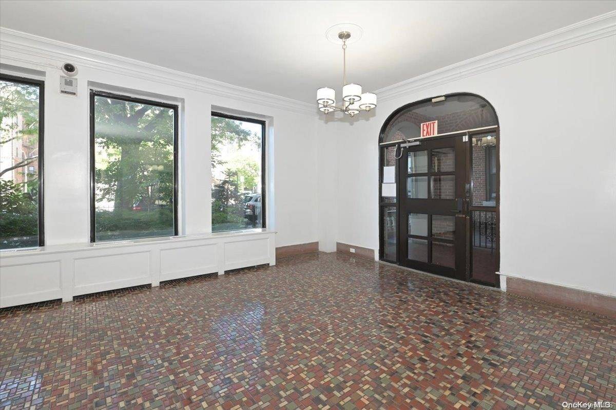 Forest Hills, NY 11375,109-20 Queens BLVD #3J