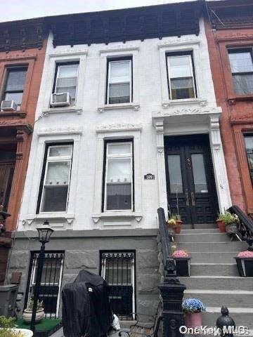 Bed-stuy, NY 11233,599 Macon ST